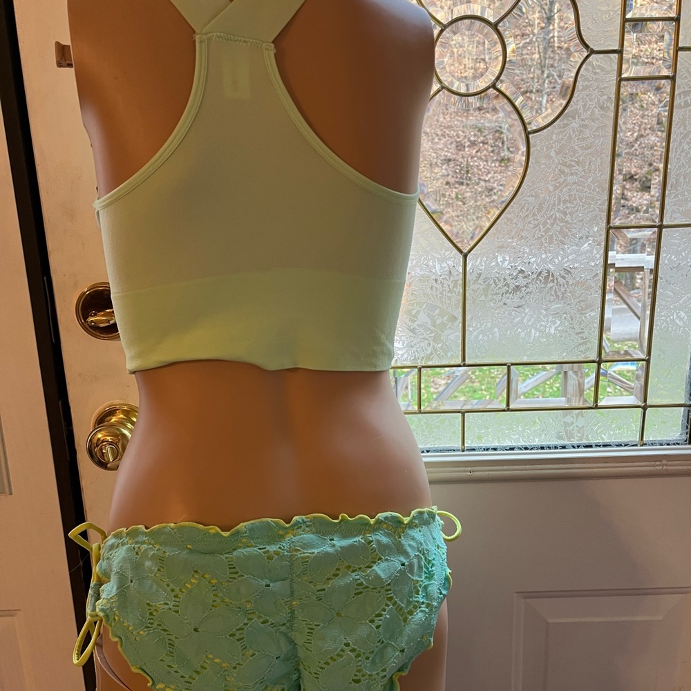 New with tags top bottom is from VS.